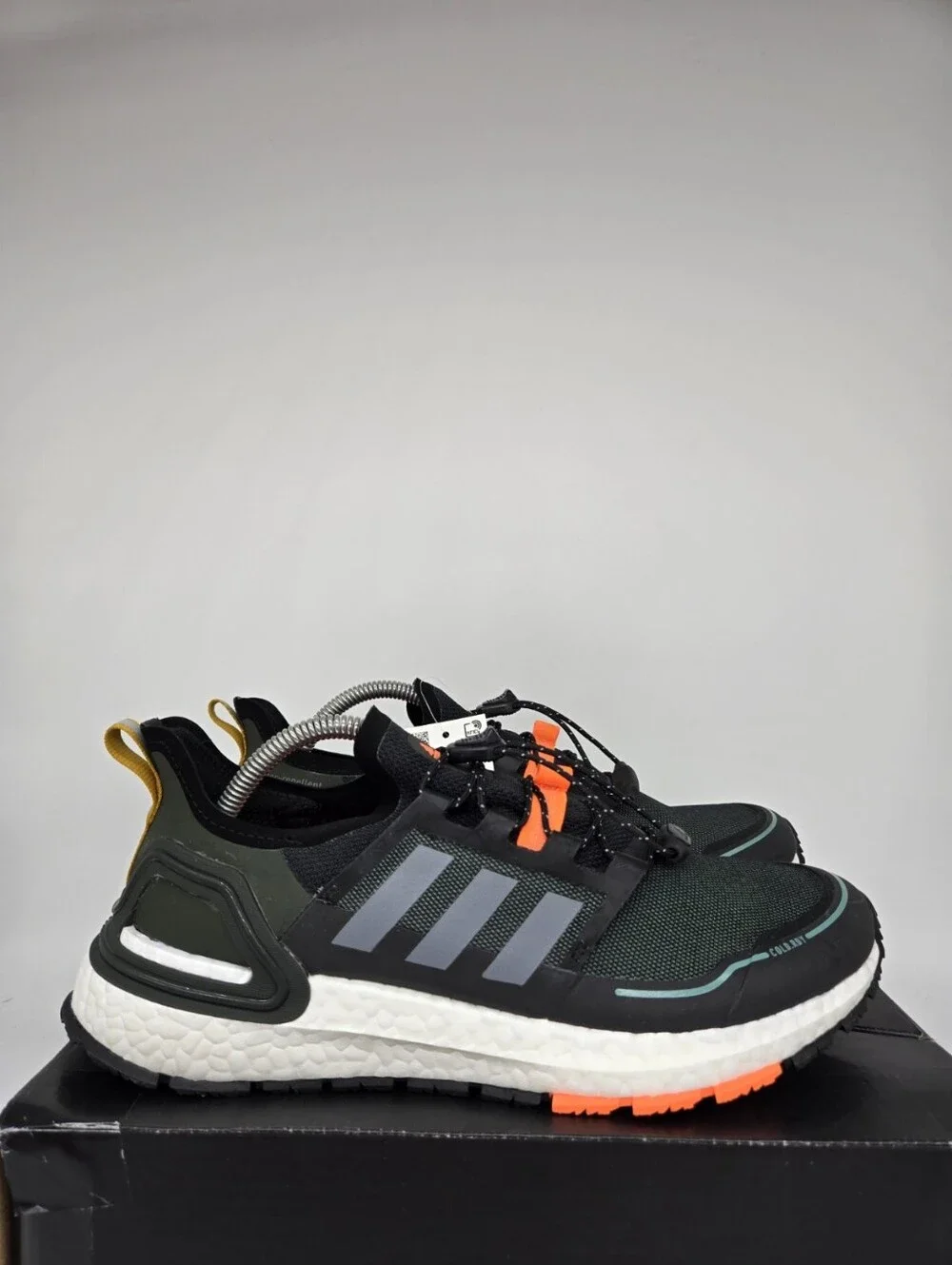 Adidas Men's UltraBoost Cold.RDY Q46488 Black Signal Orange Running Shoes Size 8